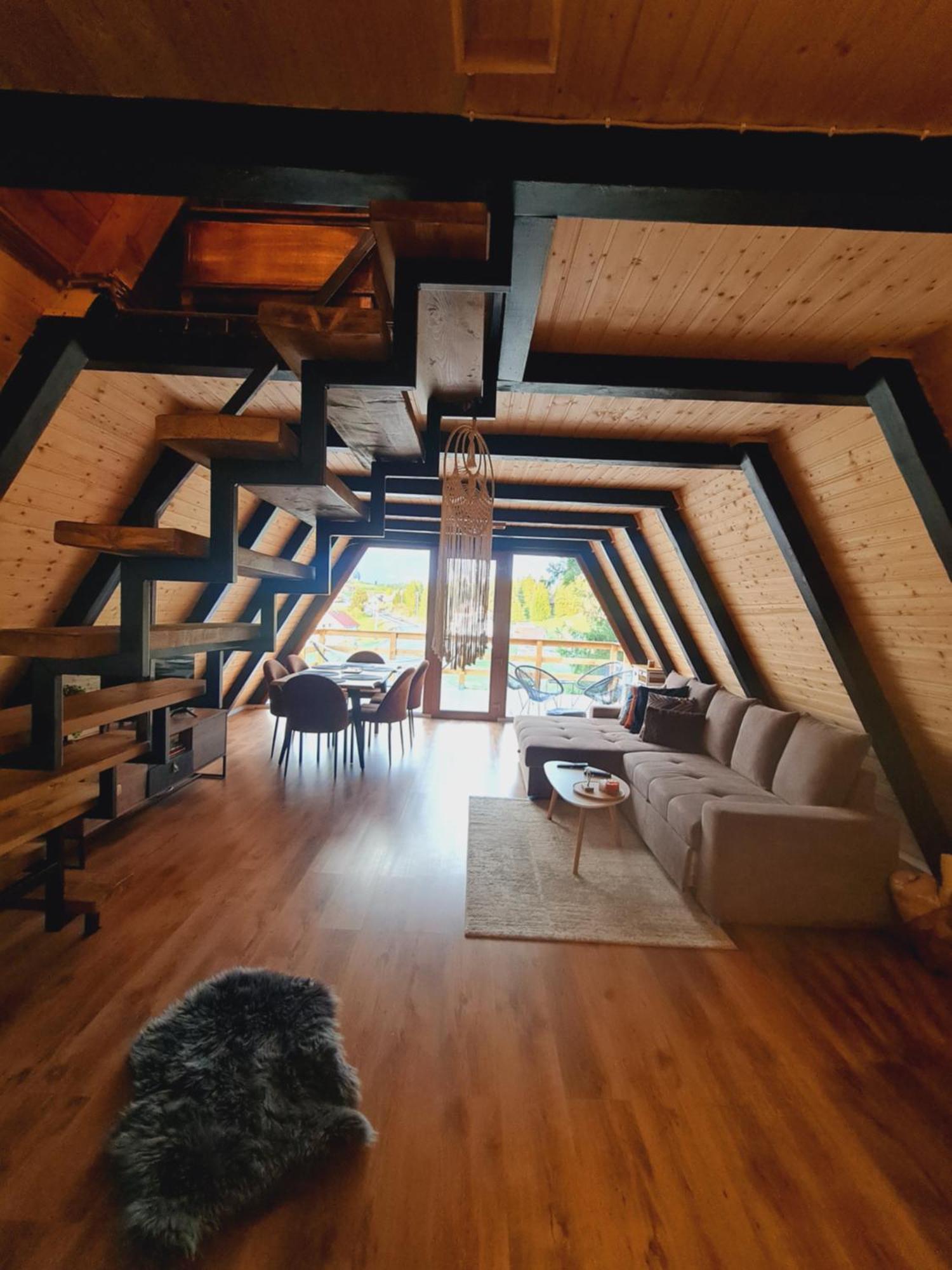 A-frame Ceziade Tihuta *